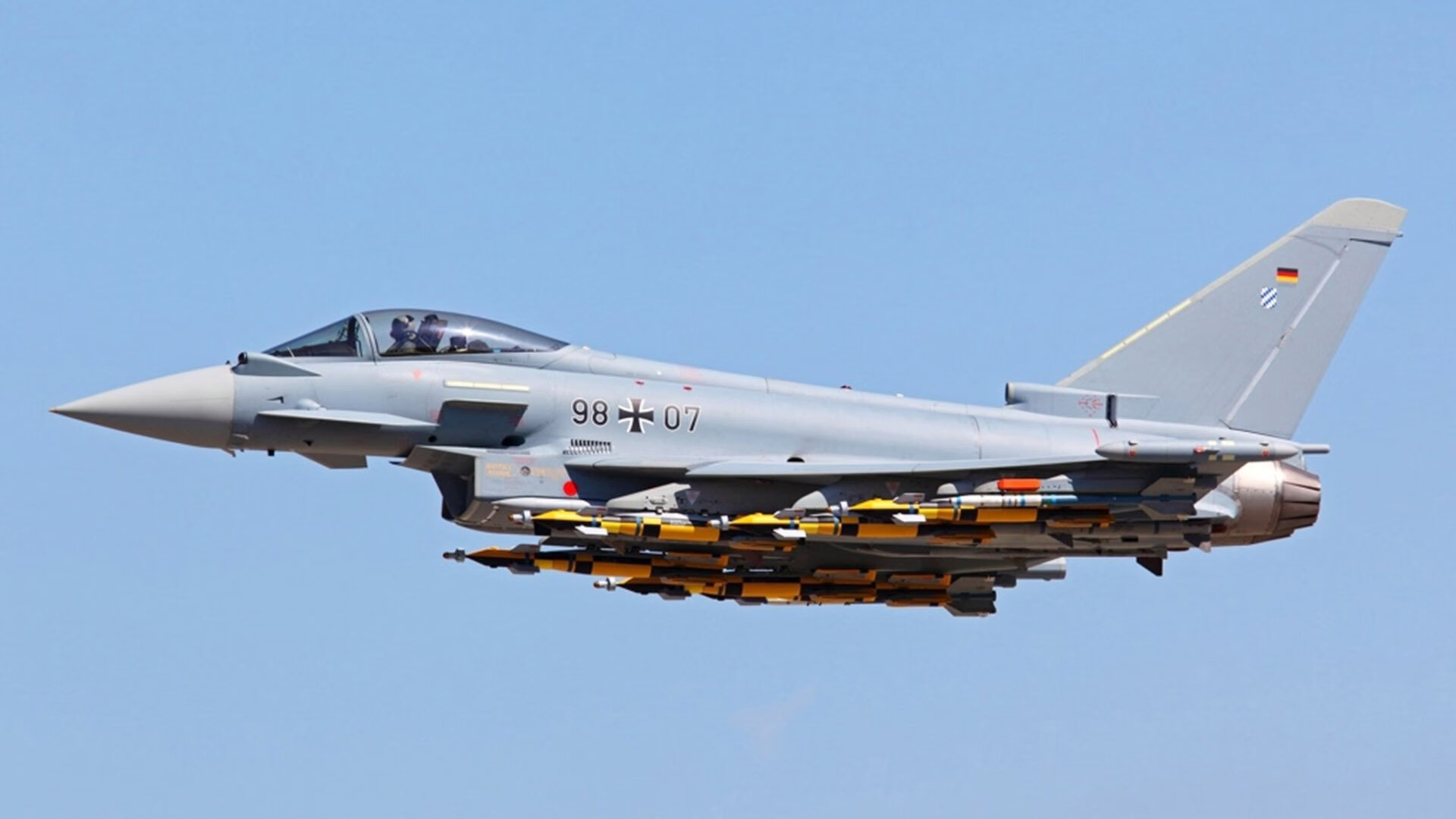 熊猫体育平台-“西甲劲旅捍卫荣誉，战况激烈升级”，意甲老牌劲旅