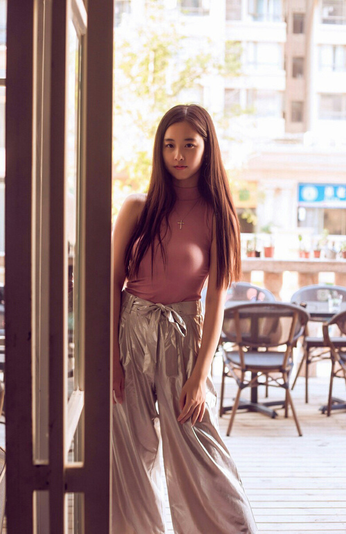 “英超榜首大战一触即发,谁能问鼎冠军?”,英超第一